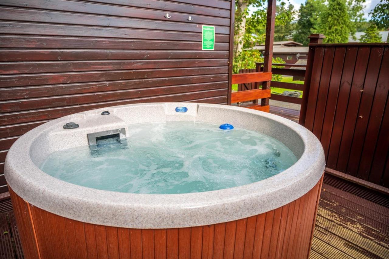 Birch Lodge 13 With Hot Tub Newton Stewart Exterior photo