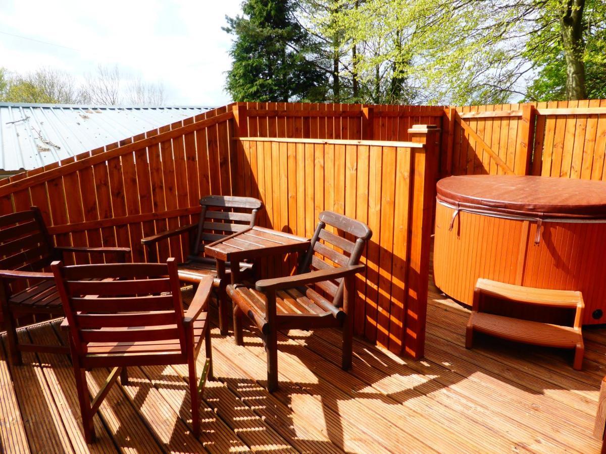 Birch Lodge 13 With Hot Tub Newton Stewart Exterior photo