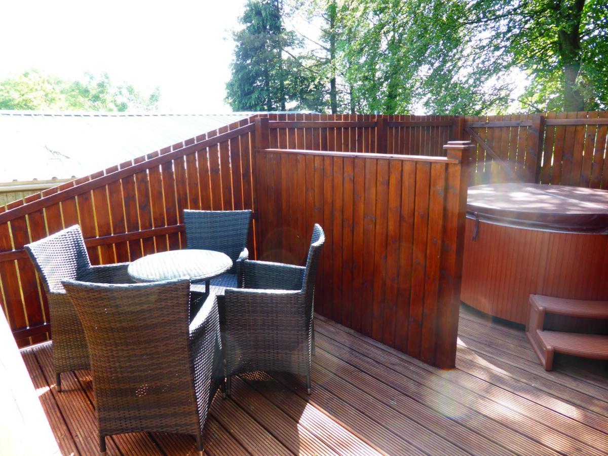 Birch Lodge 13 With Hot Tub Newton Stewart Exterior photo